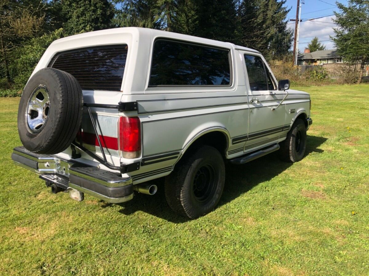 1989 White Ford Bronco Suv