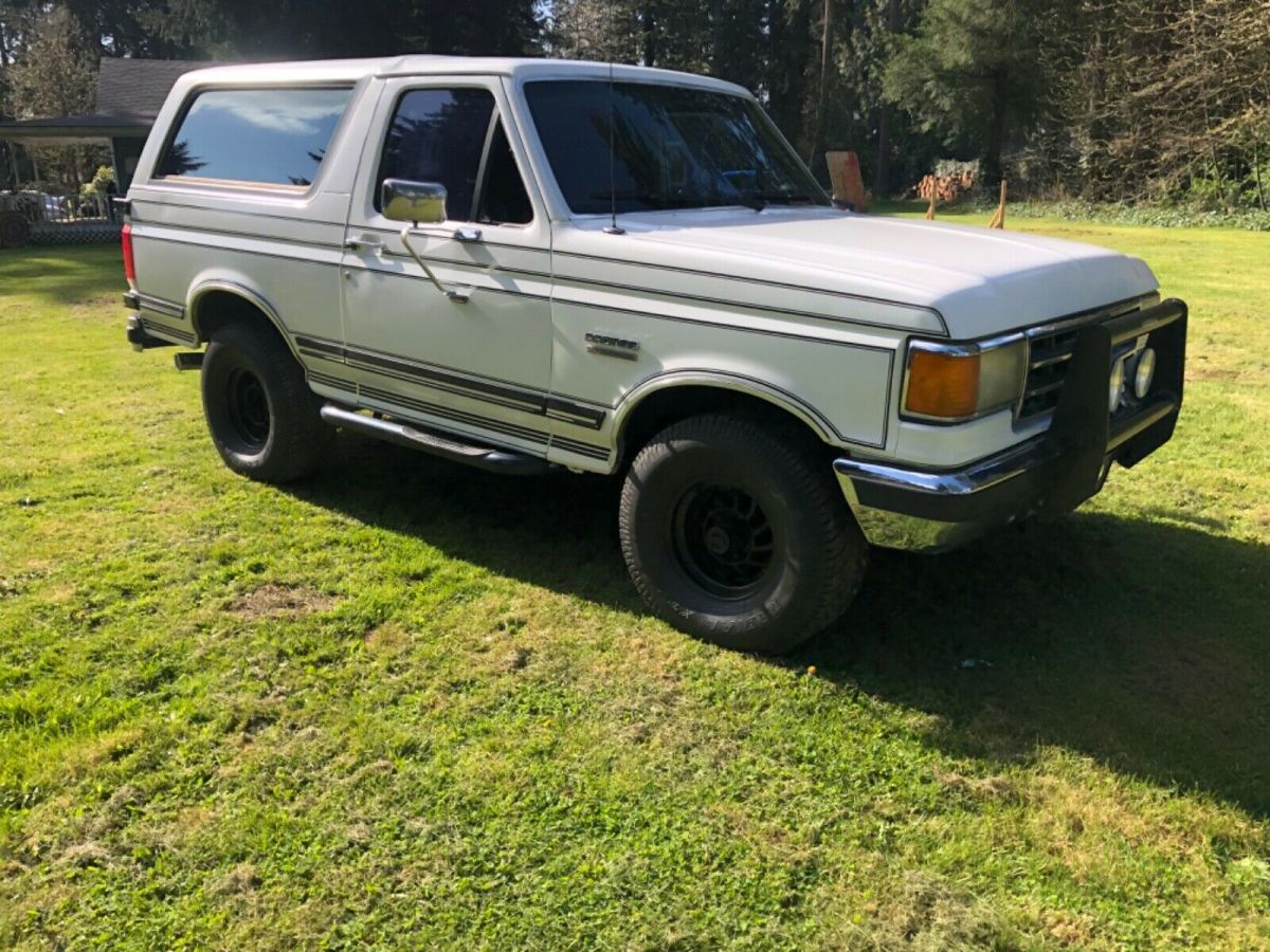 1989 White Ford Bronco Suv