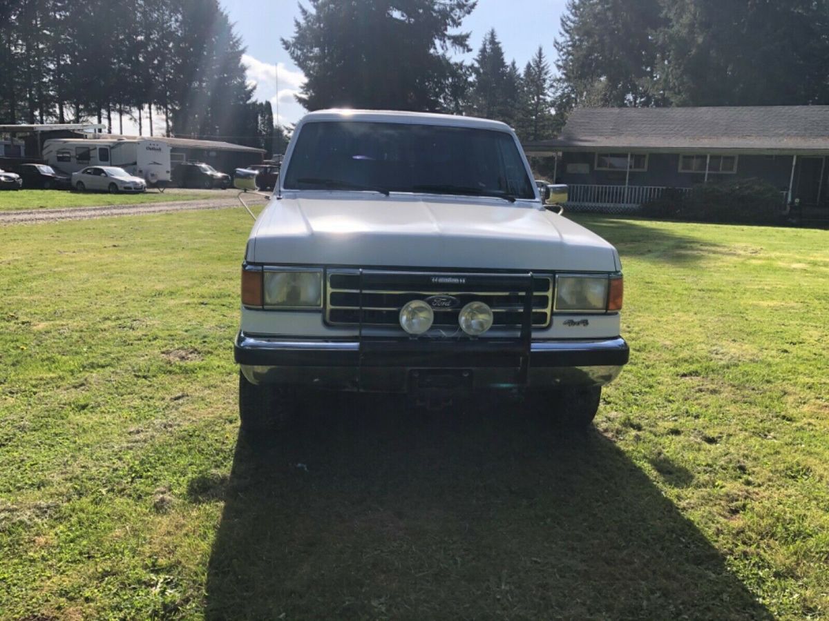 1989 White Ford Bronco Suv