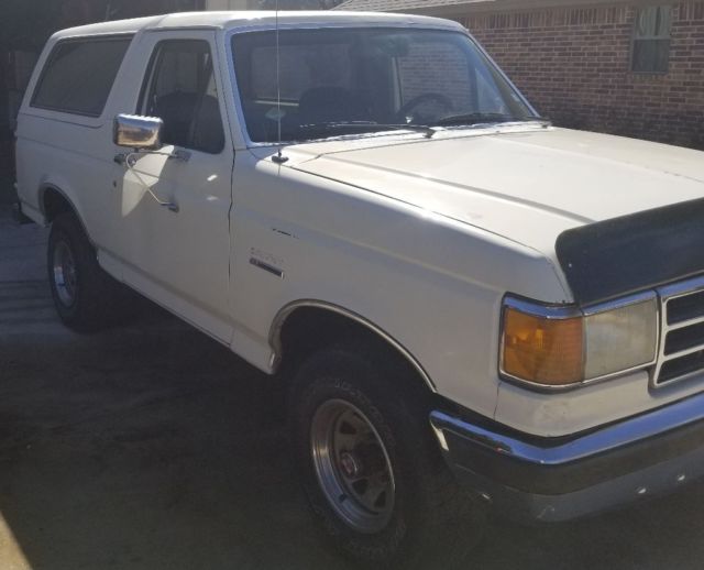 1989 White Ford Bronco SUV