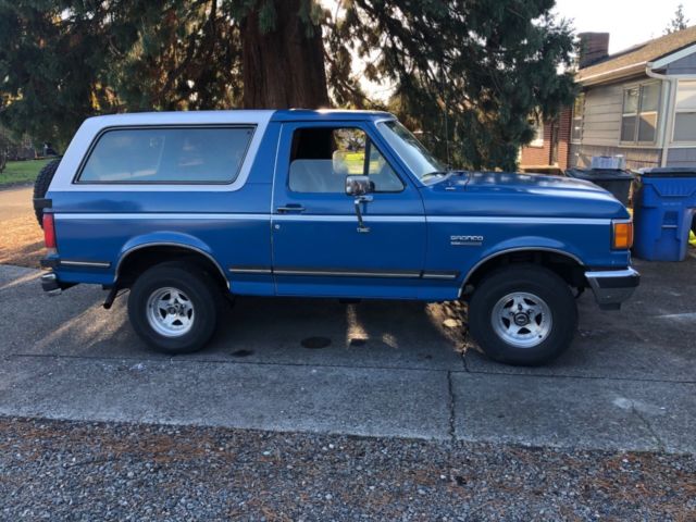 1989 Blue Ford Bronco SUV