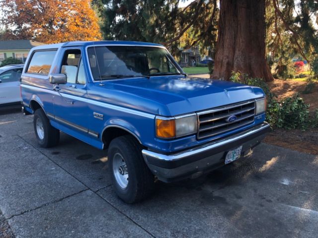 1989 Blue Ford Bronco SUV