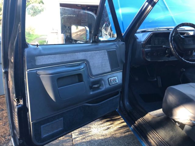 1989 Blue Ford Bronco SUV