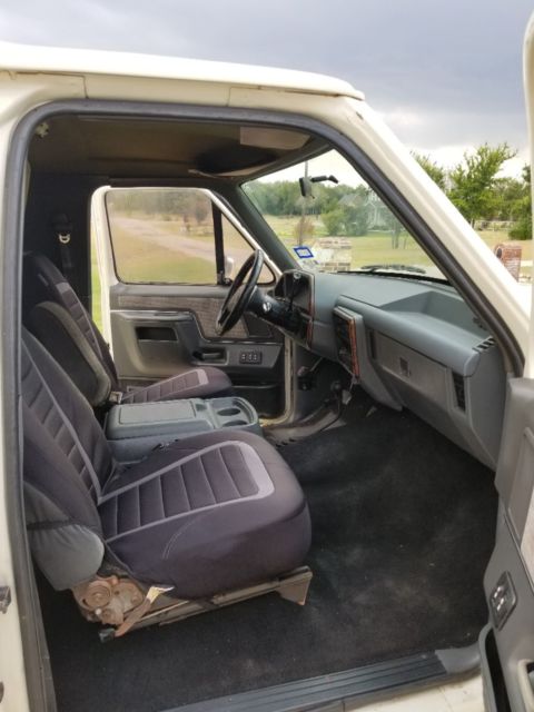 1989 White Ford Bronco SUV