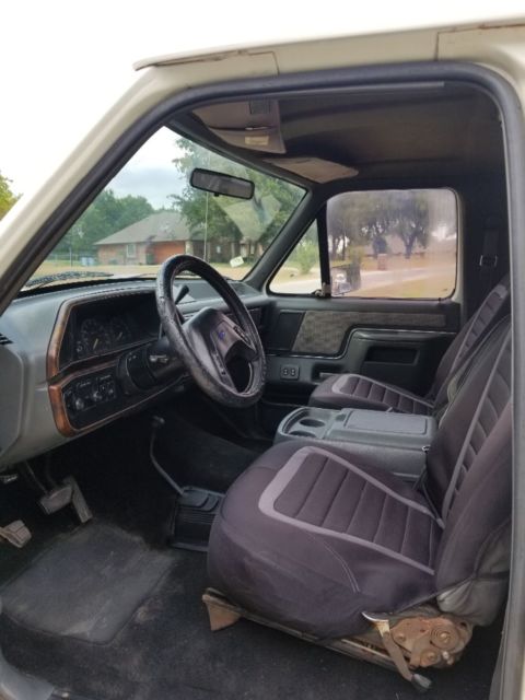 1989 White Ford Bronco SUV