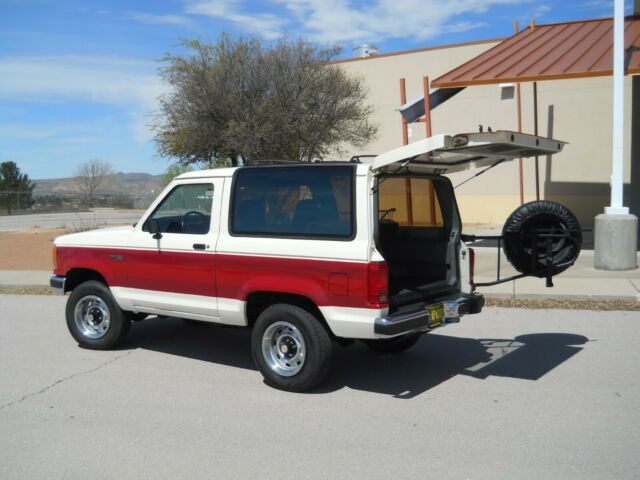 1989 White Ford Bronco SUV
