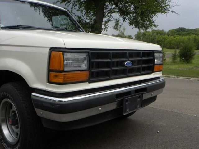 1989 White Ford Bronco --