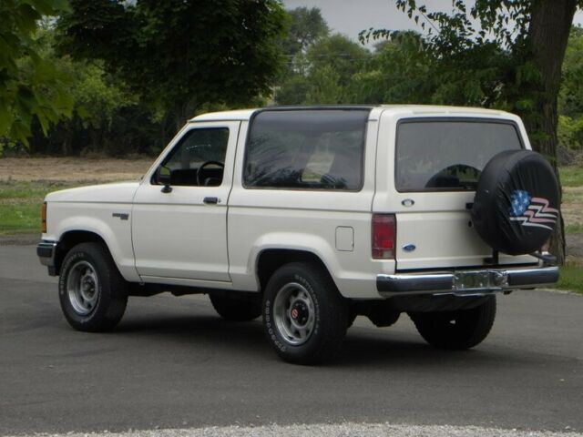 1989 White Ford Bronco --
