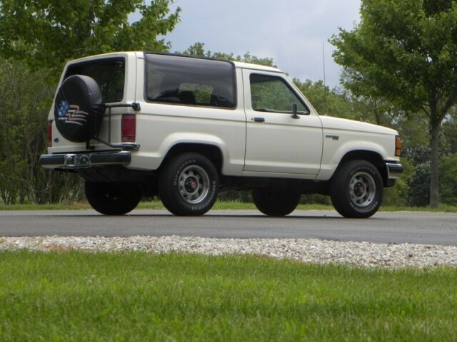 1989 White Ford Bronco --