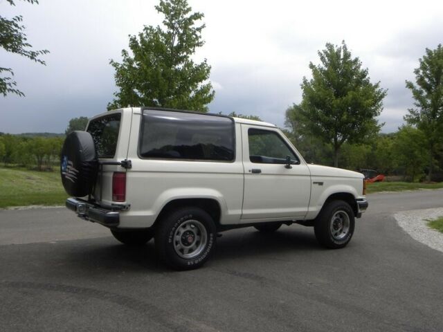 1989 White Ford Bronco --