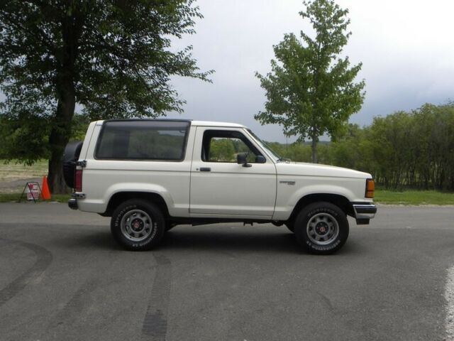1989 White Ford Bronco --