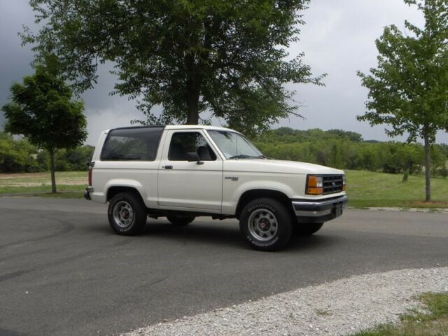 1989 White Ford Bronco --