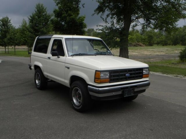 1989 White Ford Bronco --