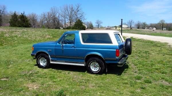 1989 Blue Ford Bronco SUV