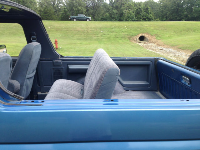1989 Blue Ford Bronco SUV