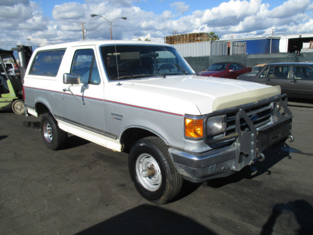 1989 White Ford Bronco SUV