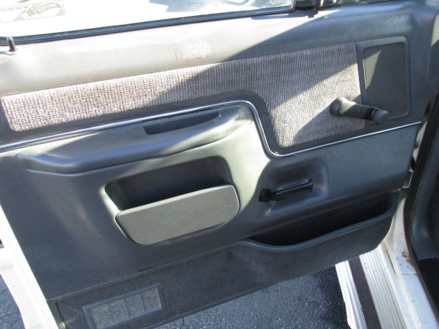 1989 White Ford Bronco SUV