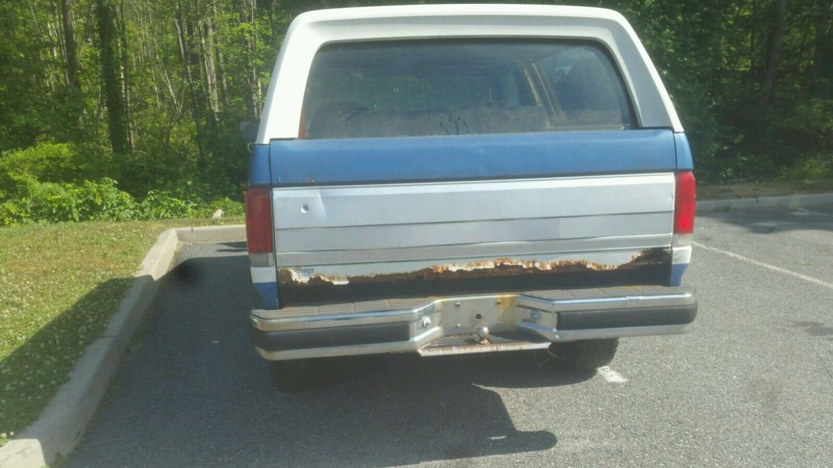 1989 Blue Ford Bronco SUV
