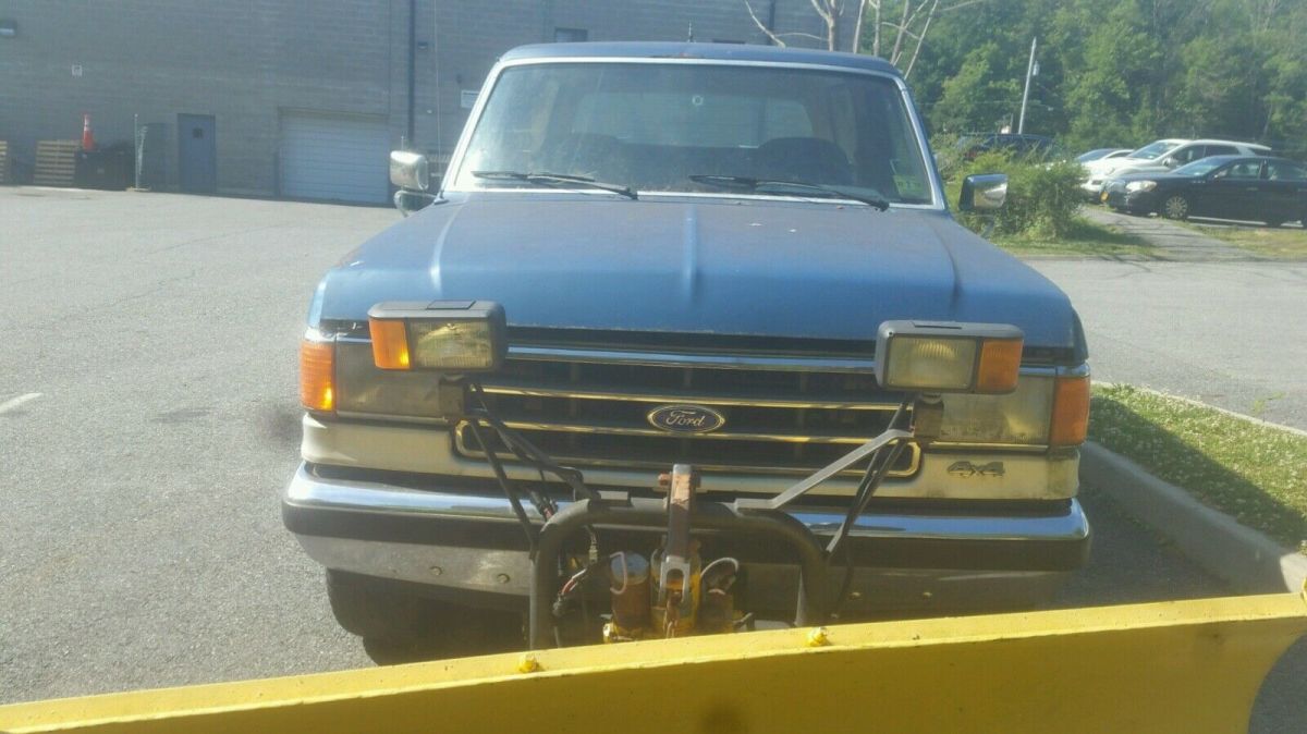 1989 Blue Ford Bronco SUV