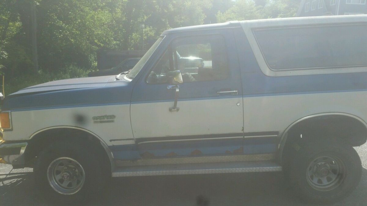 1989 Blue Ford Bronco SUV