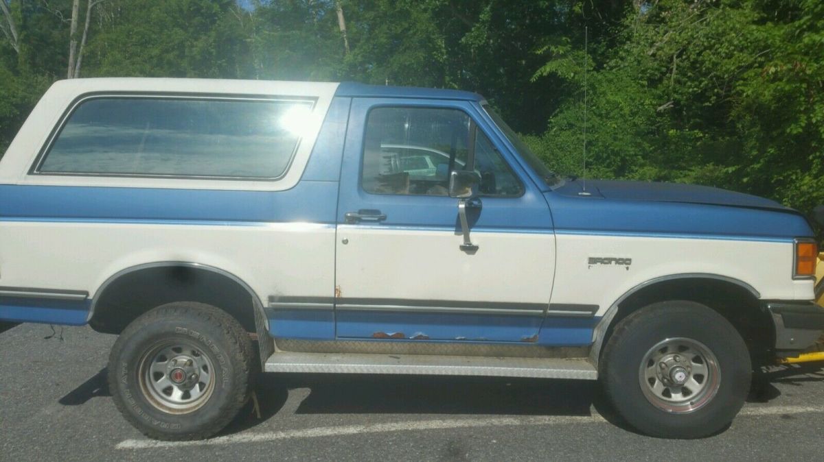 1989 Blue Ford Bronco SUV