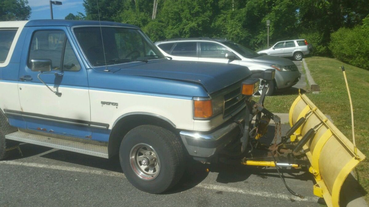 1989 Blue Ford Bronco SUV