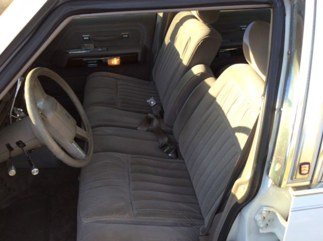 1989 White Ford Crown Victoria Sedan