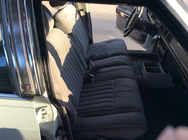 1989 White Ford Crown Victoria Sedan