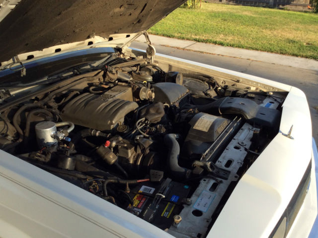 1989 White Ford Crown Victoria Sedan