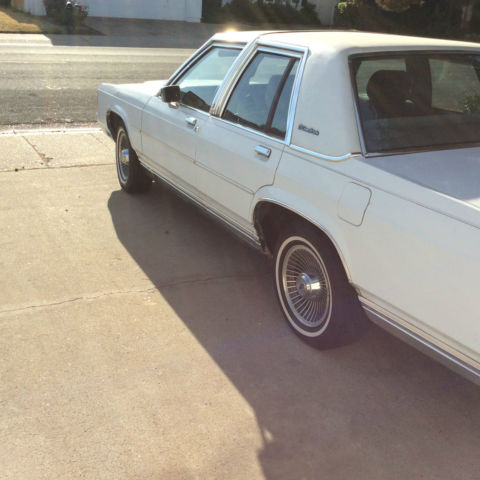 1989 White Ford Crown Victoria Sedan