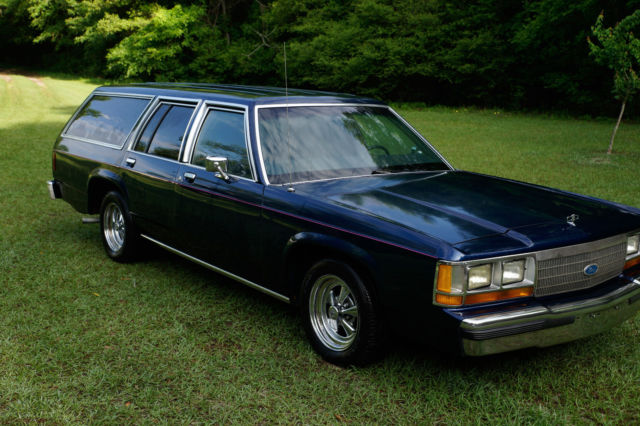 1989 Blue Ford Crown Victoria Wagon