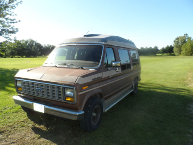 1989 Brown Ford E-Series Van Standard Passenger Van