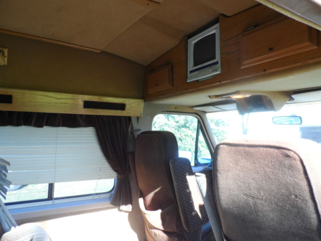 1989 Brown Ford E-Series Van Standard Passenger Van