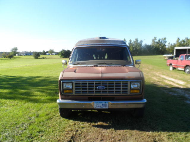 1989 Brown Ford E-Series Van Standard Passenger Van