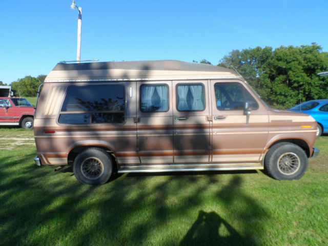 1989 Brown Ford E-Series Van Standard Passenger Van