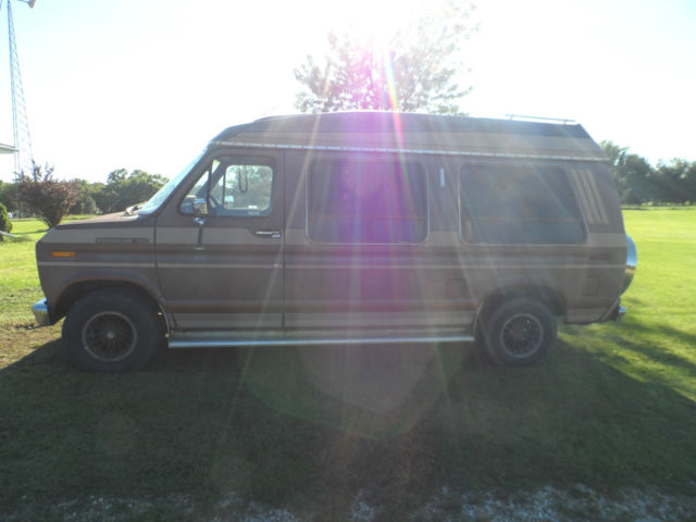 1989 Brown Ford E-Series Van Standard Passenger Van