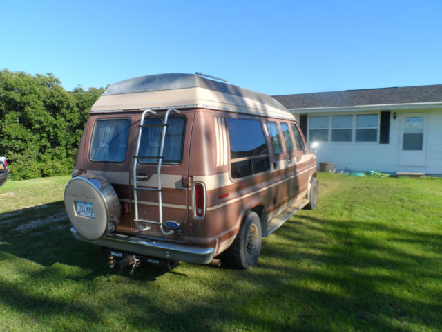 1989 Brown Ford E-Series Van Standard Passenger Van