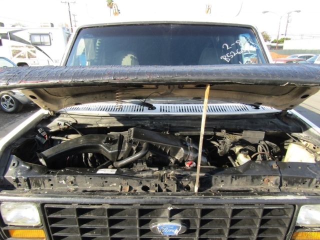 1989 White Ford E-Series Van Minivan/Van