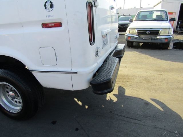 1989 White Ford E-Series Van Minivan/Van