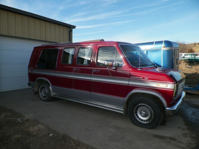 1989 Red Ford E-Series Van