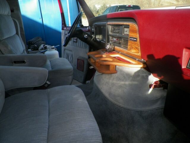1989 Red Ford E-Series Van