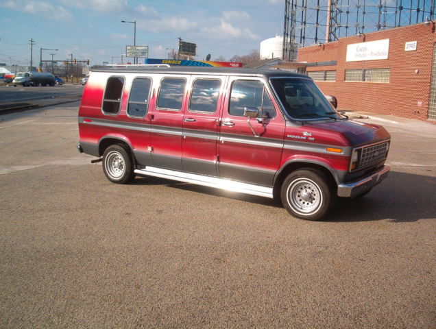 1989 Red Ford E-Series Van Standard Passenger Van