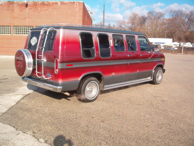 1989 Red Ford E-Series Van Standard Passenger Van