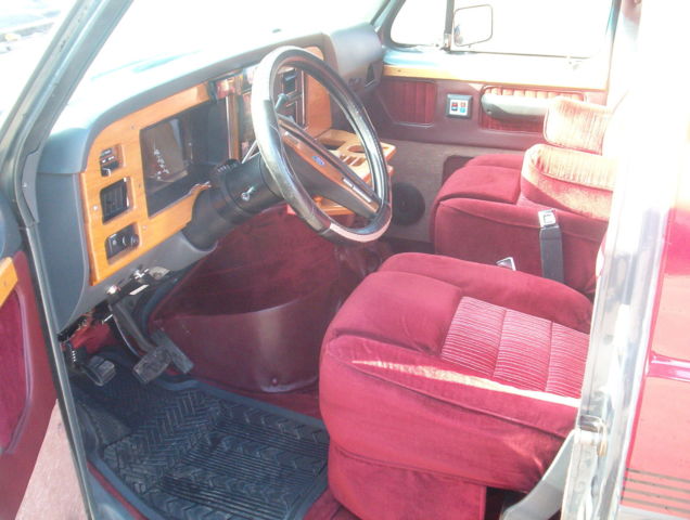 1989 Red Ford E-Series Van Standard Passenger Van