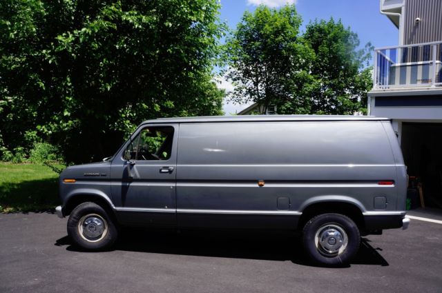 1989 Gray Ford E-Series Van