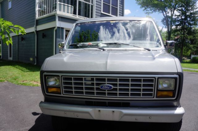 1989 Gray Ford E-Series Van