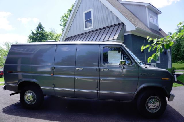1989 Gray Ford E-Series Van