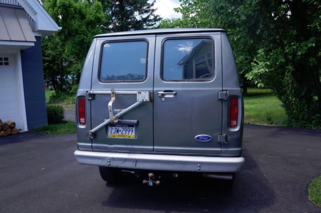 1989 Gray Ford E-Series Van