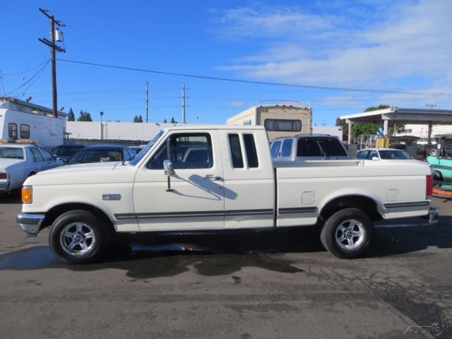 1989 White Ford F-150