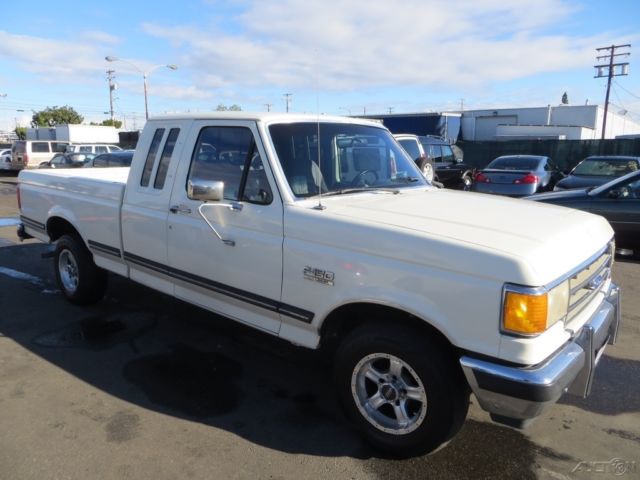 1989 White Ford F-150